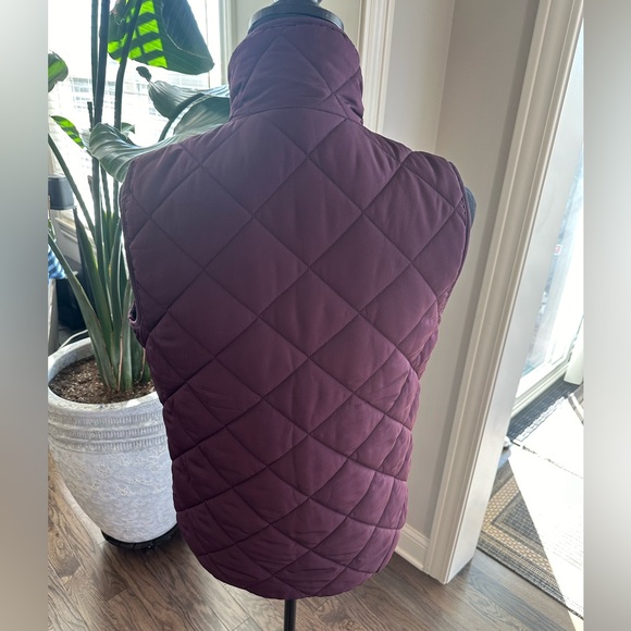 Thread & Supply Maroon Quilted Puffer Vest Gold Button/Zipper Women Size Medium - Picture 5 of 10